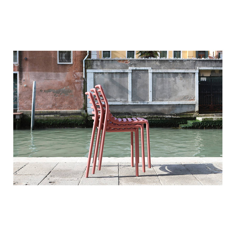 CHAISE MODERNE D'EXTERIEUR EN POLYPROPYLÈNE DOGA EMPILABLE