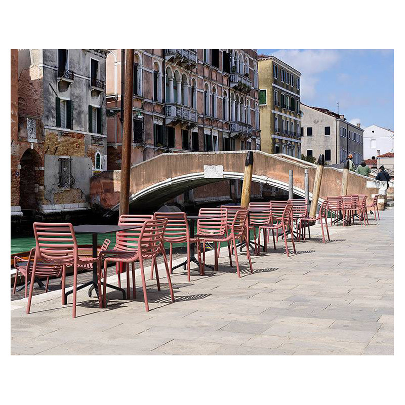 CHAISE MODERNE D'EXTERIEUR EN POLYPROPYLÈNE DOGA EMPILABLE