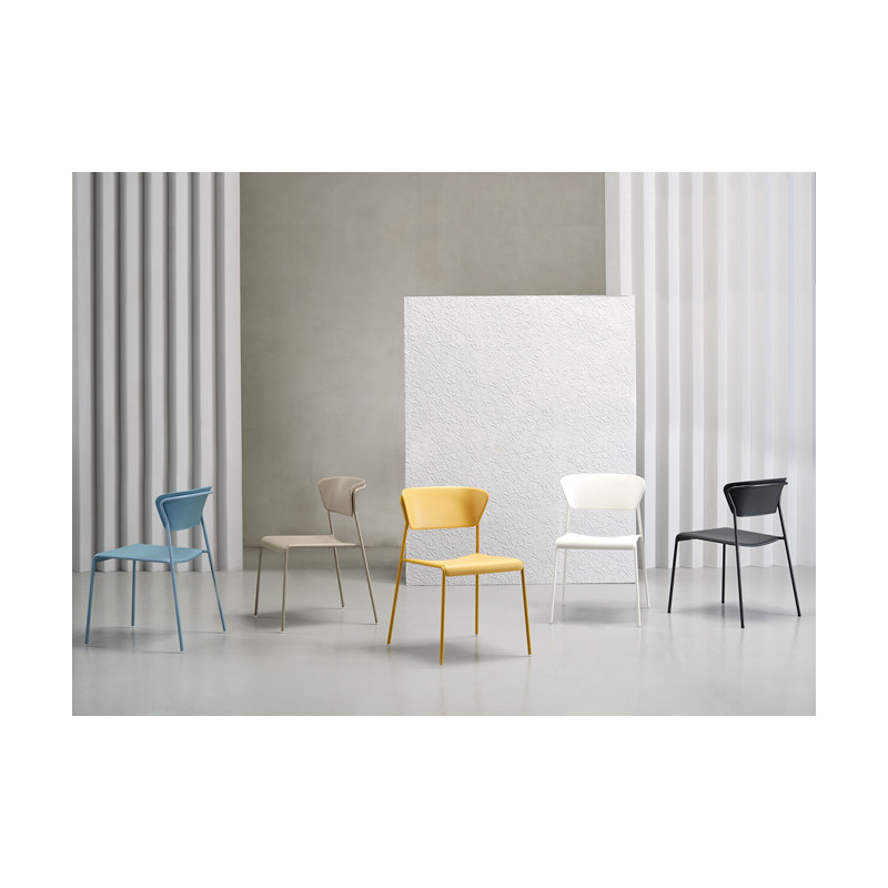 Chaise Empilable Contemporaine LISA en Technopolymère - Le Chaisier