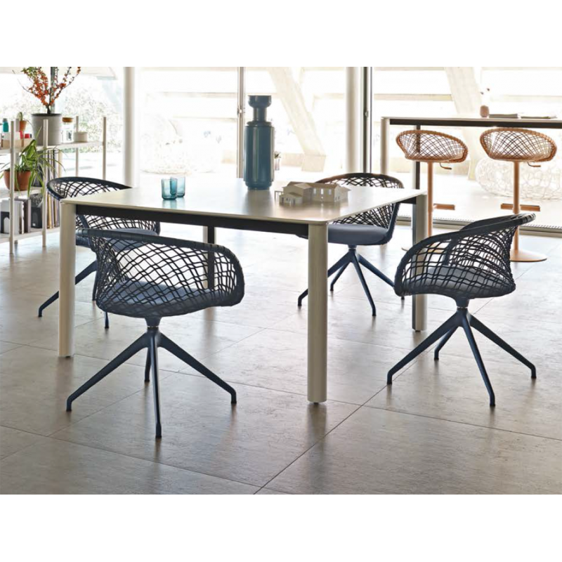 FAUTEUIL PIVOTANT EN CUIR TRESSÉ ET TISSU MARLON