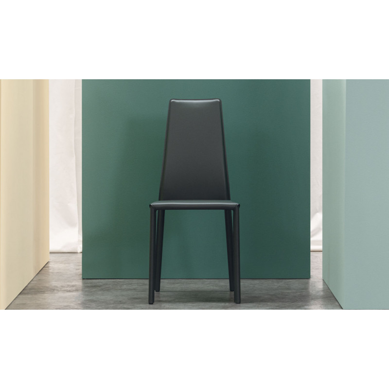 CHAISE EN CUIR DOSSIER HAUT CONTEMPORAINE MONICA